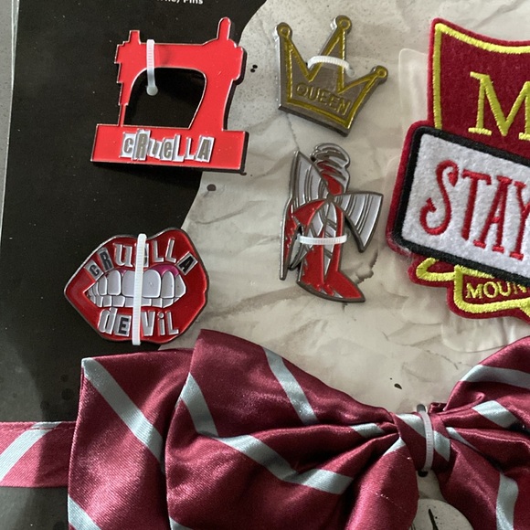 Disney Estella Cruella Live Action DIY School Costume Enamel Pins Dalmatian’s - Picture 8 of 16